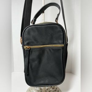 Le Donne Black Cell Phone Crossbody/Sling Bag